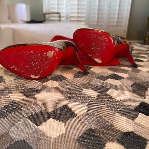 Christian Louboutin Cheetah print heels. Lightly worn. Size 36 - Picture 3 of 5